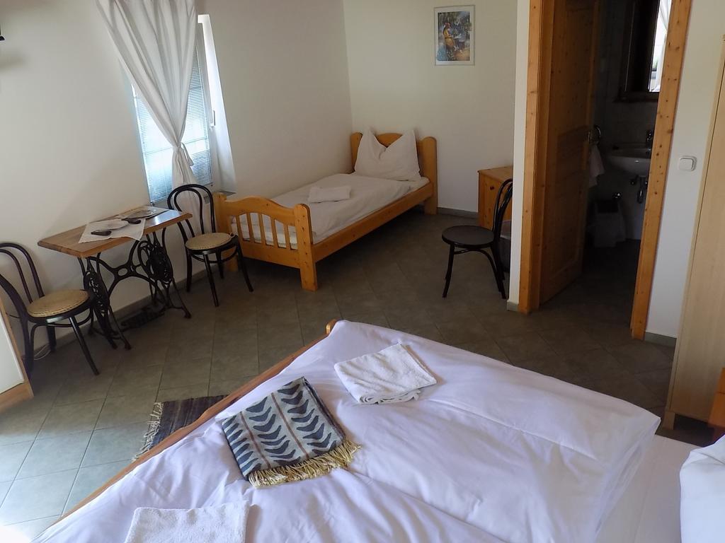 Platan Panzio Bed & Breakfast Nyul ภายนอก รูปภาพ
