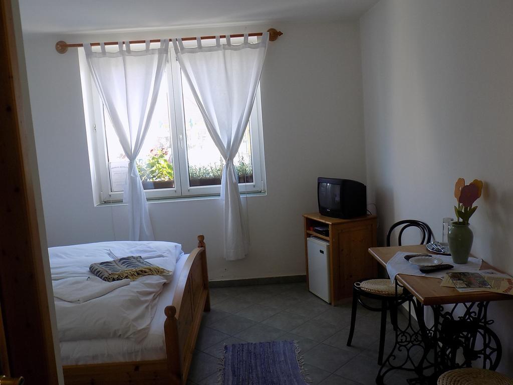 Platan Panzio Bed & Breakfast Nyul ห้อง รูปภาพ